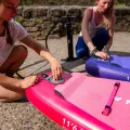 Deska SUP Aqua Marina Coral Touring 11'6" BT-23CTPR Raspberry z wiosłem i siedziskiem kajakowym, pompką elektryczną AM EP-T16 i bojką na wiosło