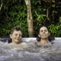 Jacuzzi ogrodowe MSpa FRAME AMBER 6-osobowe panelowe z hydromasażem, LED, aplikacją, UVC i ozonem